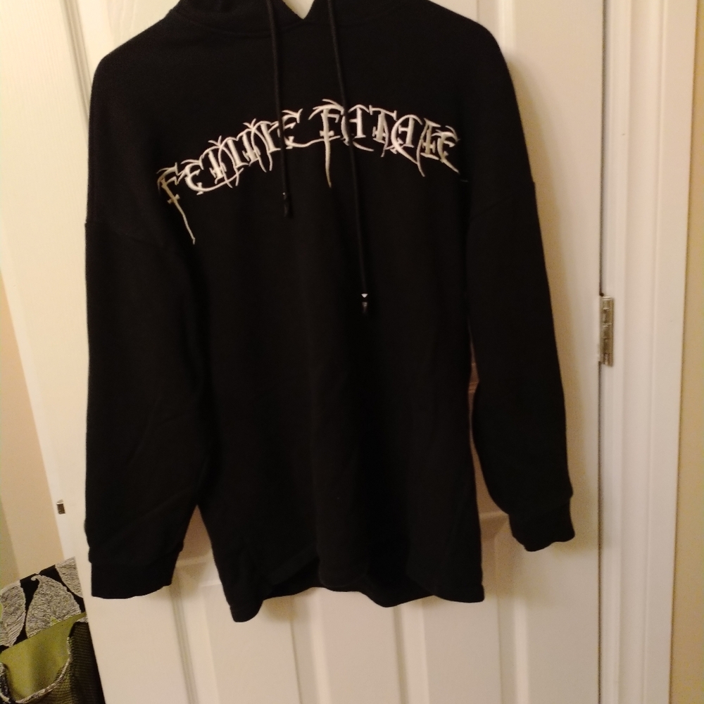 Gill Judith Black Hooded Sweatshirt Size Medium Femme Fatale